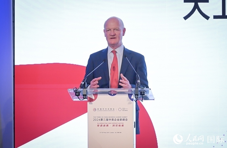 英國前負責(zé)大學(xué)與科研事務(wù)的國務(wù)大臣、英國皇家學(xué)會院士大衛(wèi)·威利茨致辭。人民網(wǎng) 郭錦標(biāo)攝