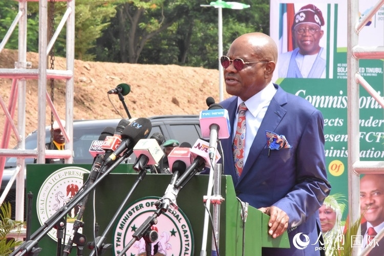 尼日利亞阿布賈首都地區(qū)部部長威克致辭。人民網(wǎng)記者 姜宣攝