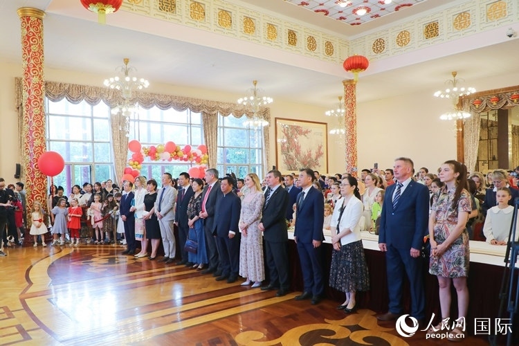 中國駐俄羅斯使館“六·一”兒童節(jié)大型招待會活動現(xiàn)場。人民網(wǎng)記者 隋鑫攝