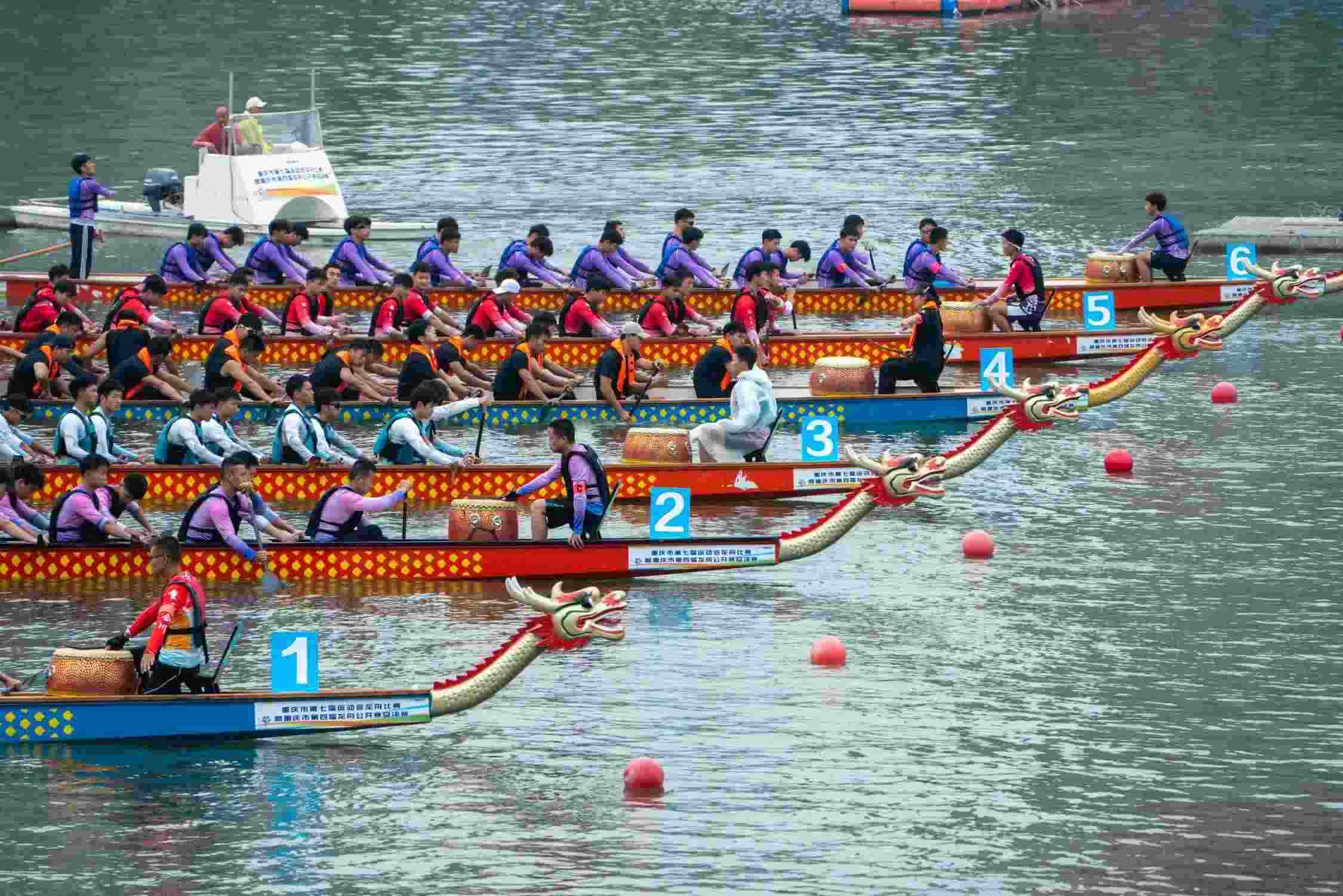 重慶：龍舟競渡迎端午 （圖片來源：視覺中國）