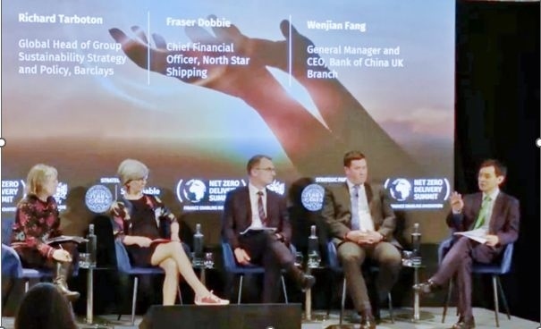 倫敦金融城“實(shí)現(xiàn)凈零峰會(huì)”上,中國(guó)銀行倫敦分行行長(zhǎng)方文建(右一)參與論壇 資料圖片