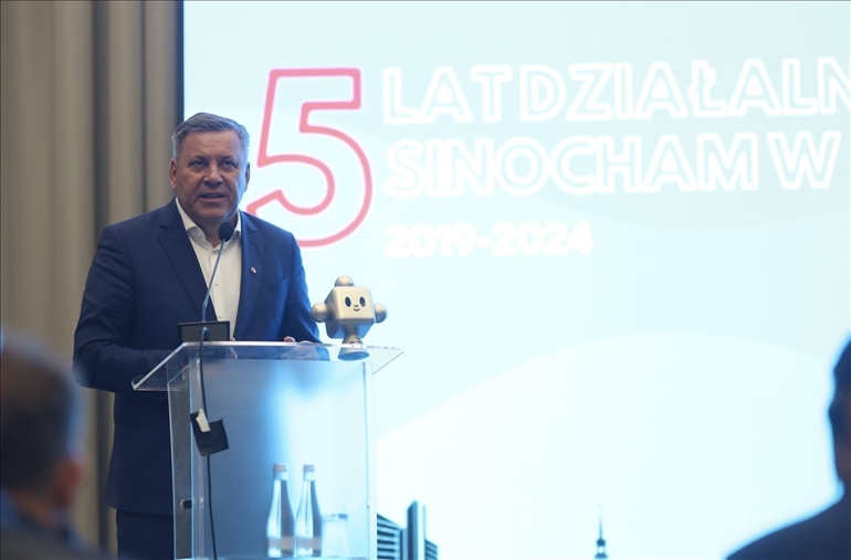 波蘭前副總理比霍琴斯基致辭。