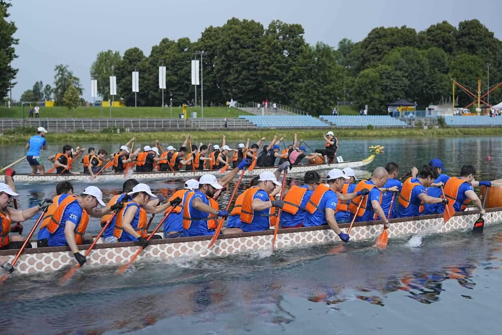 爭渡、爭渡，選手們你爭我奪，奮勇爭先。主辦方供圖