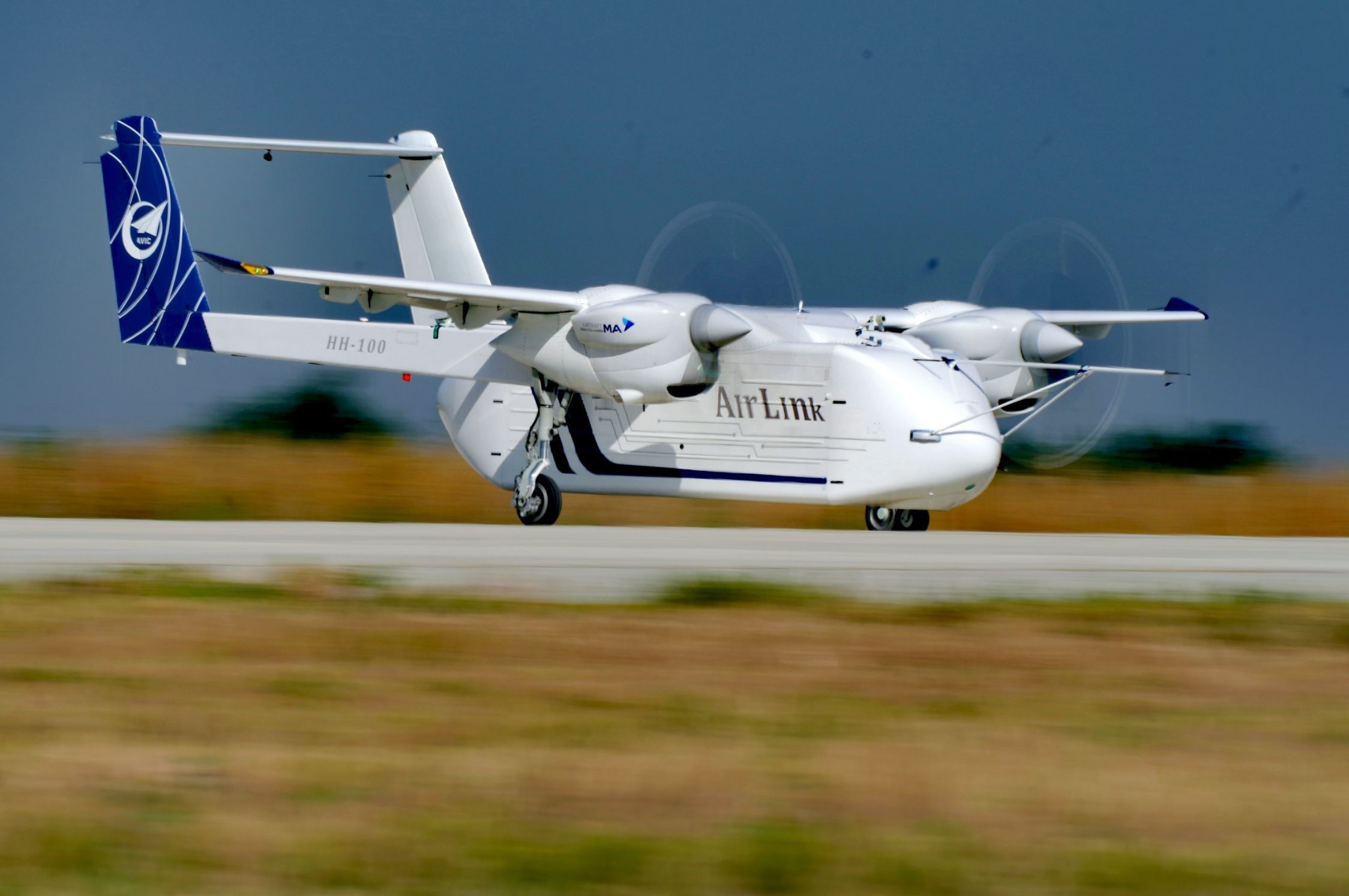 △2024年6月12日，HH-100航空商用無(wú)人運(yùn)輸系統(tǒng)驗(yàn)證機(jī)在西安藍(lán)田通用機(jī)場(chǎng)首飛成功。