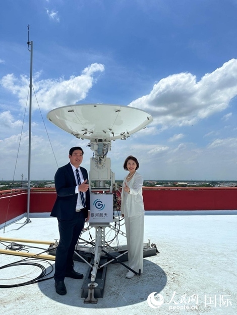 中泰兩國校企合作共贏。左為馬漢科理工大學校長帕納威·普卡亞多，右為銀河航天聯(lián)合創(chuàng)始人劉暢。人民網(wǎng)記者 簡承淵攝