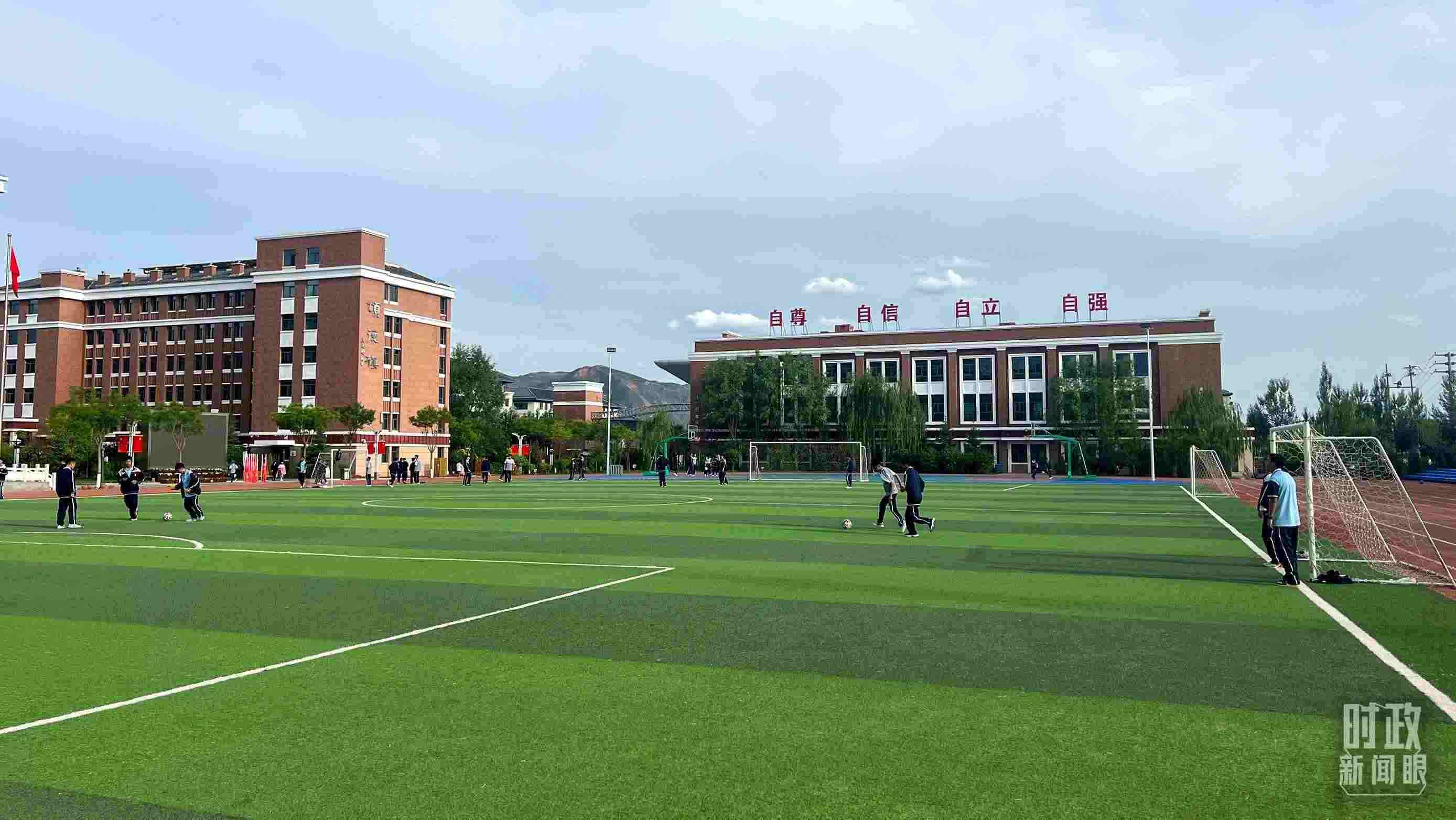 △果洛西寧民族中學。（總臺央視記者楊波、楊新禹拍攝）