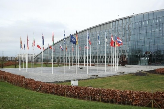  這是2月15日在比利時布魯塞爾拍攝的北約總部一角。為期一天的北約成員國國防部長會議15日在比利時首都布魯塞爾結(jié)束。會議就加強北約的威懾和防御以及對烏克蘭的支持等問題展開討論。新華社記者趙丁喆攝