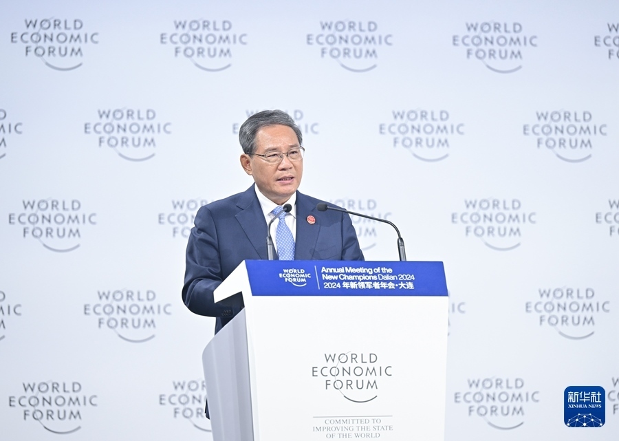 6月25日，國務(wù)院總理李強(qiáng)在大連出席2024年夏季達(dá)沃斯論壇開幕式并致辭。新華社記者 李響 攝