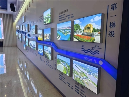 長江水跨越13級“階梯”一路北上。人民網記者 黃鈺攝