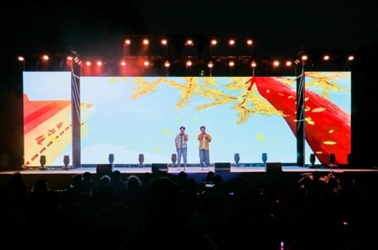 歌曲《啟程》演出現(xiàn)場。供圖：日照職業(yè)技術(shù)學(xué)院