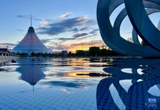 這是7月1日在哈薩克斯坦首都阿斯塔納拍攝的“可汗之帳”購(gòu)物中心。新華社記者 岳月偉 攝