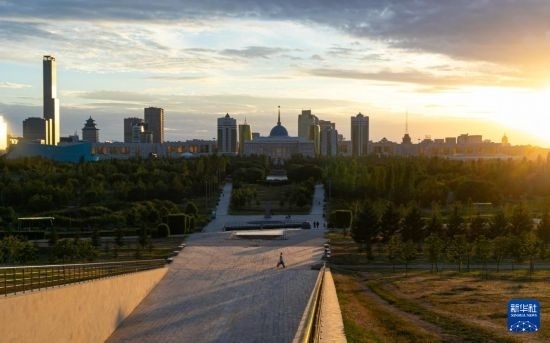 這是7月2日拍攝的哈薩克斯坦首都阿斯塔納的天際線。新華社記者 白雪騏 攝