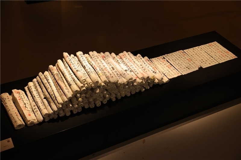 圖1:“火”展區(qū)陶瓷作品《尚文意象——蘭亭序》(圖片:陽(yáng)光媒體集團(tuán))