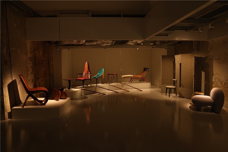 《新生萬(wàn)物-中國(guó)非遺與當(dāng)代設(shè)計(jì)展》展廳。陽(yáng)光媒體集團(tuán)供圖