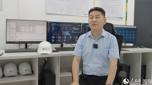 哈薩克斯坦能源投資公司副總經(jīng)理、總工程師張亮在接受人民網(wǎng)記者采訪。 人民網(wǎng)記者 葛泰佚攝