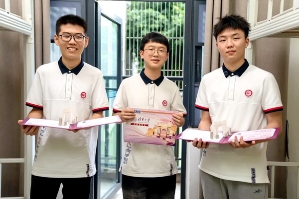 王子源（左）、母翰堯（中）、郭洋君（右）。清華大學(xué)供圖