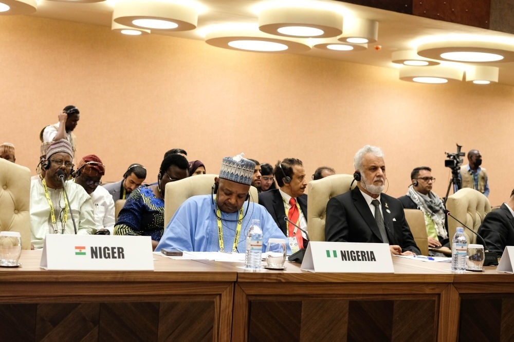 1月20日，與會(huì)代表出席在烏干達(dá)首都坎帕拉舉行的不結(jié)盟運(yùn)動(dòng)第19次峰會(huì)閉幕式。新華社發(fā)（阿佳拉·納瓦達(dá)攝）