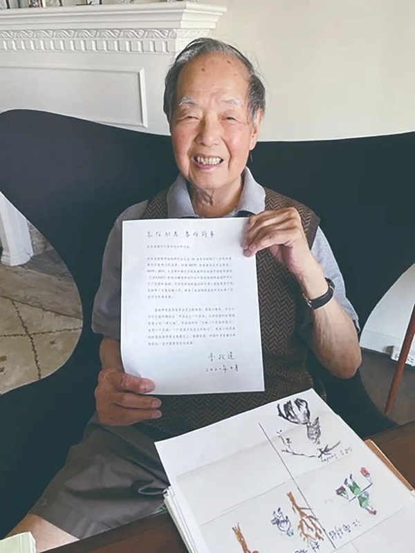 李政道先生曾面對(duì)鏡頭展示給中國(guó)高能物理事業(yè)的寄語(yǔ)。圖片來(lái)源：中國(guó)科學(xué)報(bào)