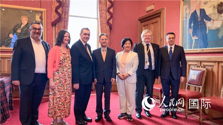 圖為阿伯丁市政廳會(huì)見現(xiàn)場(chǎng)。人民網(wǎng) 郭錦標(biāo)攝