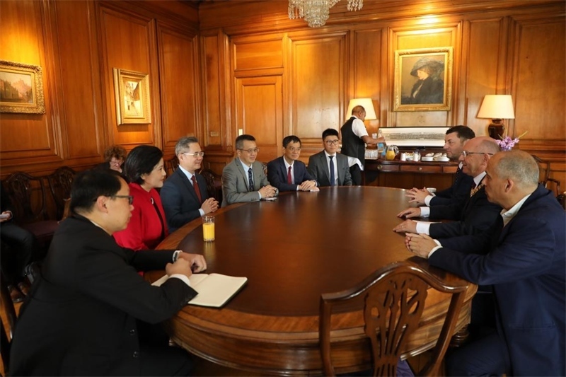 愛丁堡市政廳會見現(xiàn)場。中國駐英國使館供圖