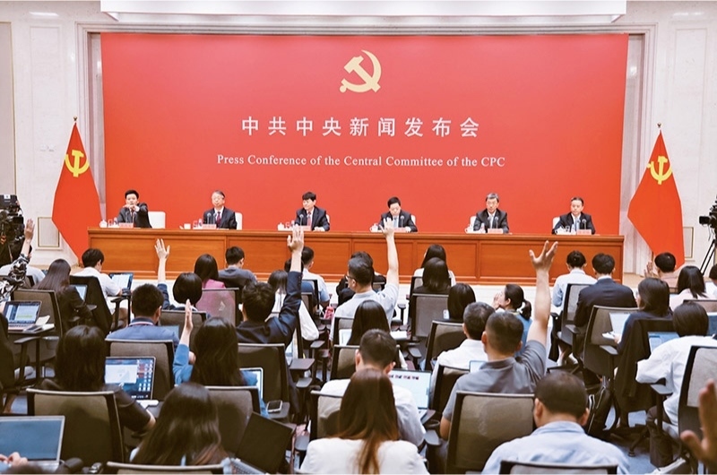 黨的二十屆三中全會是在以中國式現(xiàn)代化全面推進強國建設(shè)、民族復興偉業(yè)的關(guān)鍵時期召開的一次十分重要的會議。圖為2024年7月19日，中共中央舉行新聞發(fā)布會，介紹和解讀黨的二十屆三中全會精神。 新華社記者 金立旺/攝