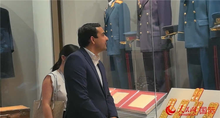 毛里求斯民議會議長阿德里安·夏爾·杜瓦爾參觀中國共產黨歷史展覽館。人民網 鐘文興攝