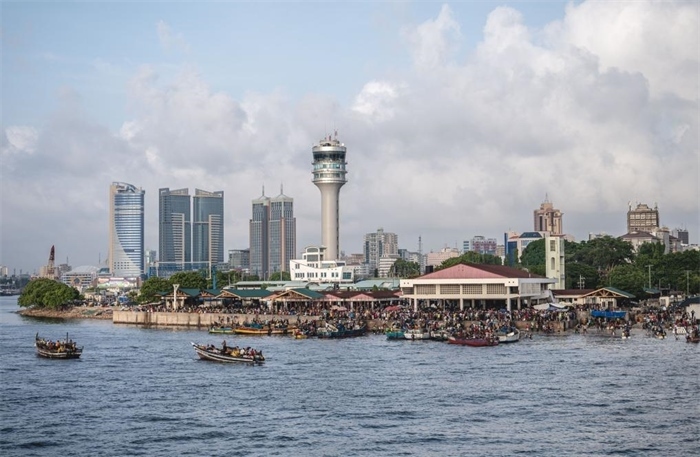 這是2023年12月29日拍攝的坦桑尼亞達累斯薩拉姆漁港。新華社記者王冠森攝