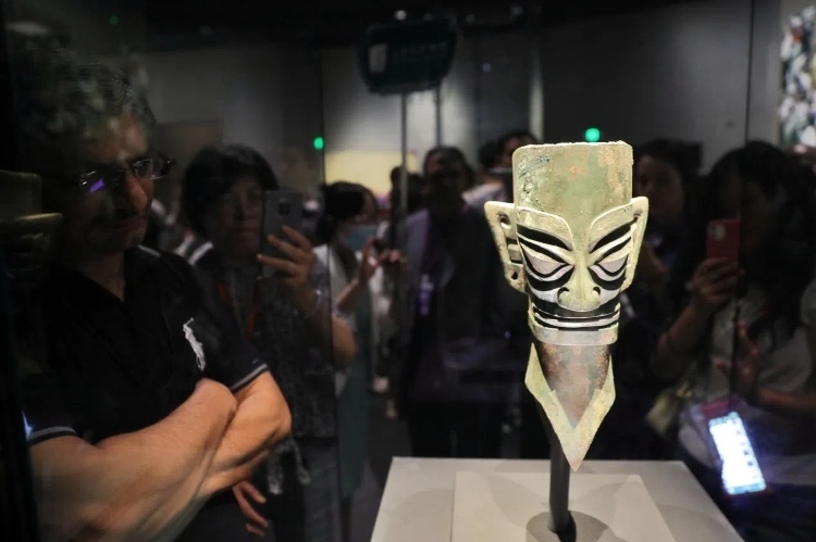 8月31日，亞洲媒體考察團(tuán)參訪三星堆博物館。《中國經(jīng)濟(jì)周刊》記者肖翊攝