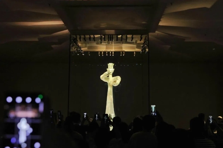 8月31日，亞洲媒體考察團(tuán)參訪三星堆博物館?！吨袊?jīng)濟(jì)周刊》記者肖翊攝