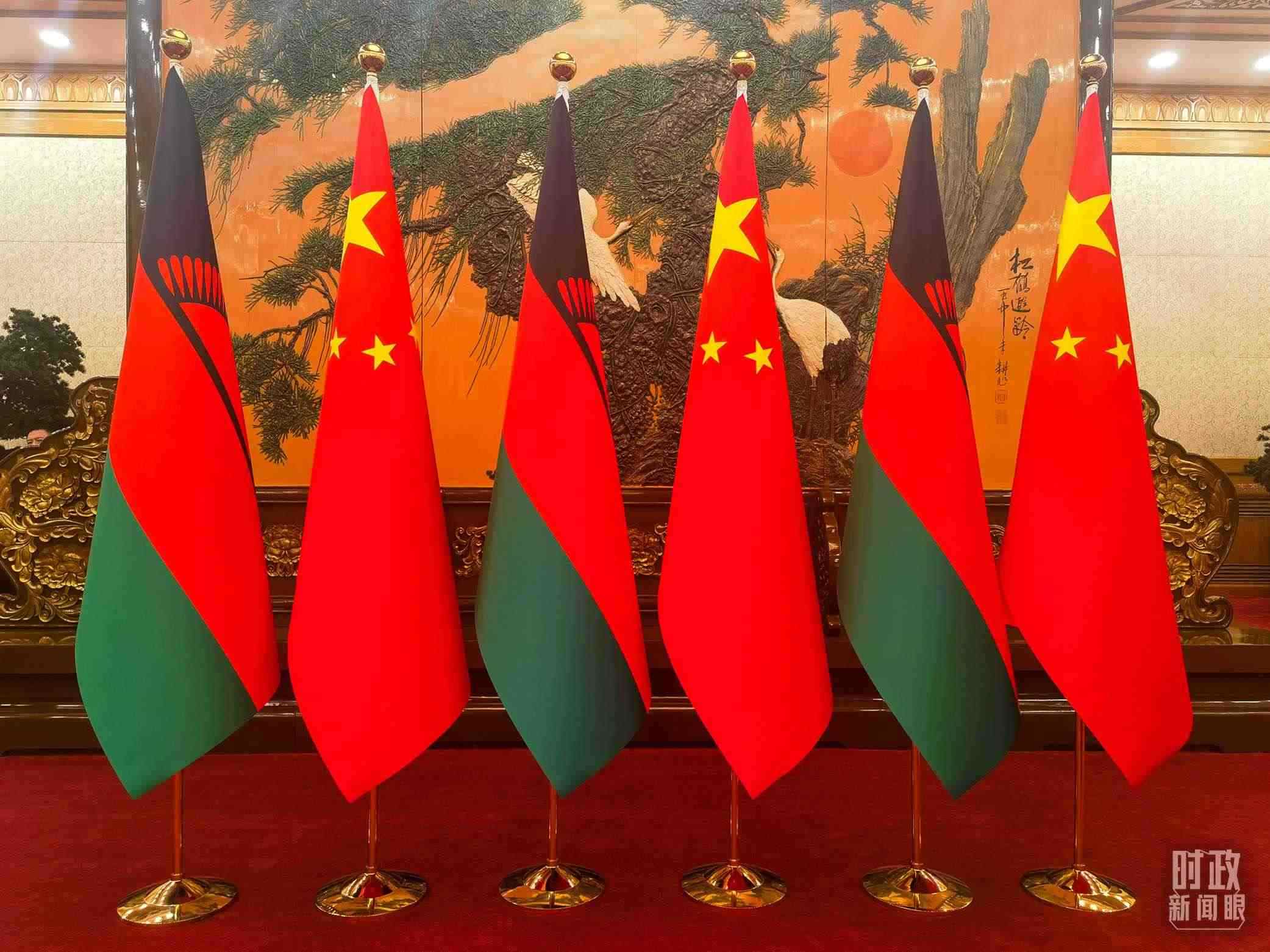 △中國(guó)和馬拉維國(guó)旗。（總臺(tái)央視記者陳曦拍攝）