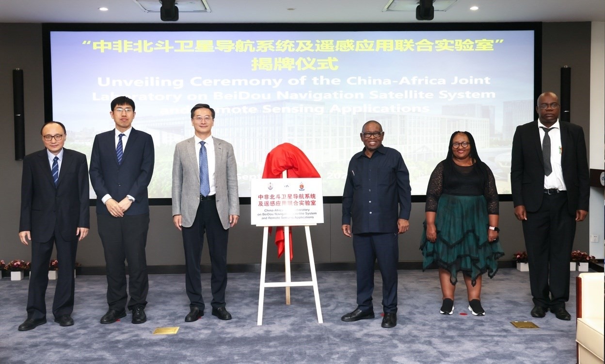 中非北斗衛(wèi)星導航系統及遙感應用聯合實驗室在北京航空航天大學揭牌。校方供圖