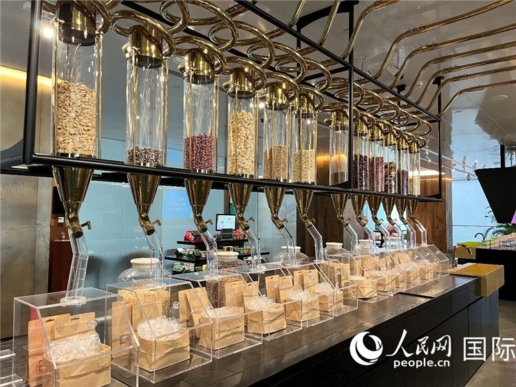 3.展示區(qū)展示的24節(jié)氣養(yǎng)生茶。（人民網(wǎng)記者陳思 攝）