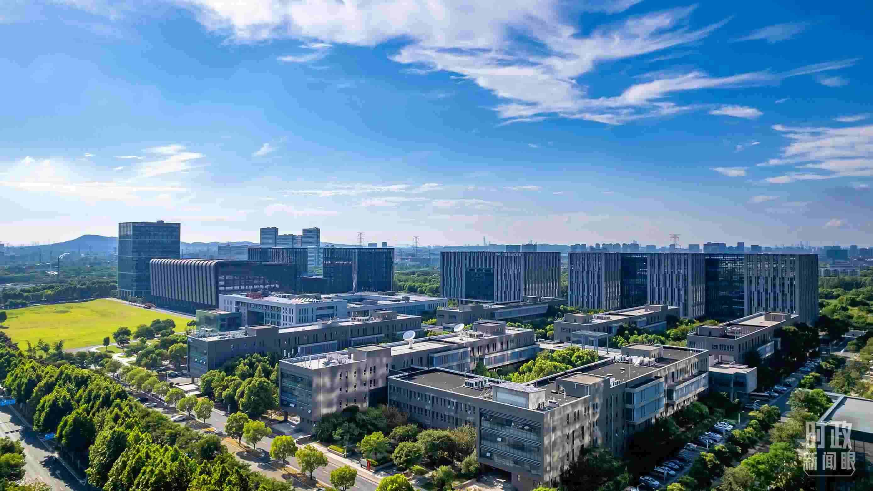  △2023年7月，習(xí)近平調(diào)研南京紫金山實(shí)驗(yàn)室，強(qiáng)調(diào)要為實(shí)現(xiàn)高水平科技自立自強(qiáng)立下功勛。（圖/視覺(jué)中國(guó)）