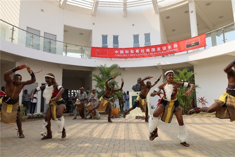 安哥拉民族舞。內(nèi)圖大學(xué)孔子學(xué)院供圖