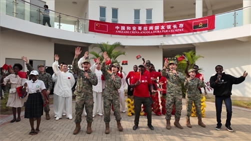 中安合唱歌曲《相親相愛》。內(nèi)圖大學(xué)孔子學(xué)院供圖