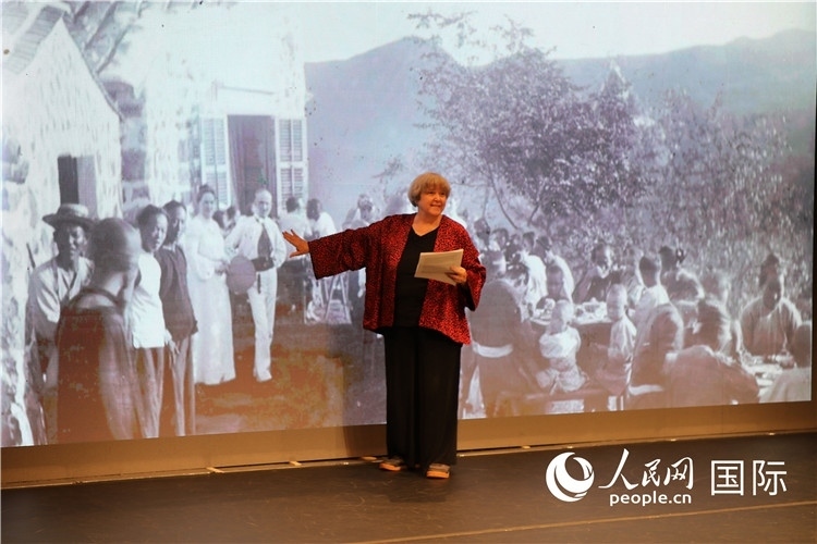 2、美國“鼓嶺之友”代表穆言靈講述友好故事。 人民網(wǎng)記者 李志偉攝