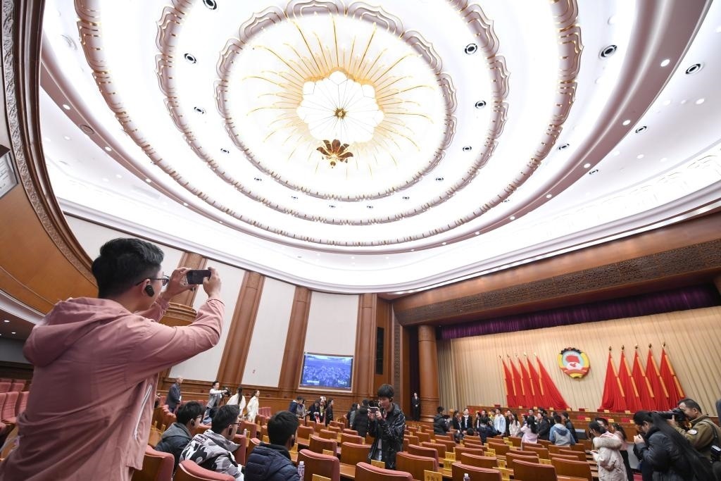 2019年11月16日，全國政協(xié)機關(guān)舉辦第一次公眾開放日活動，約200名高校師生、街道工作人員、退休干部、居民代表等參加。新華社記者 岳月偉 攝