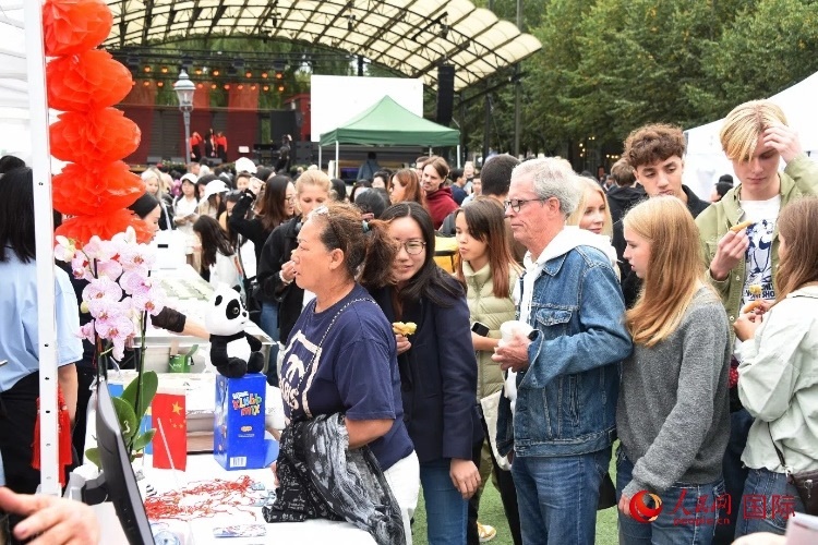 斯德哥爾摩中秋游園會。人民網(wǎng)記者 殷淼