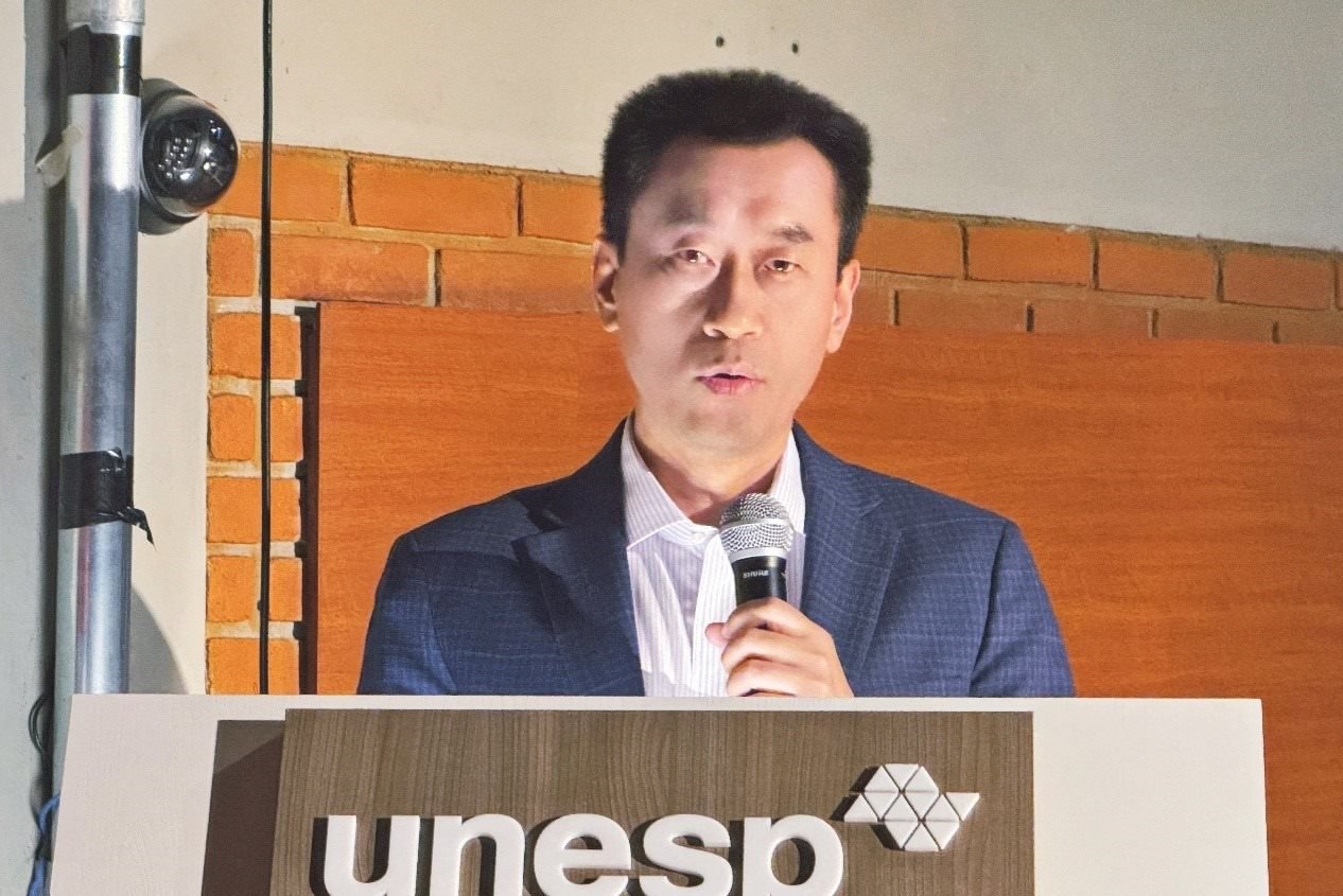 中國駐圣保羅總領事館副總領事田玉震在活動中致辭。圣保羅州立大學孔子學院供圖