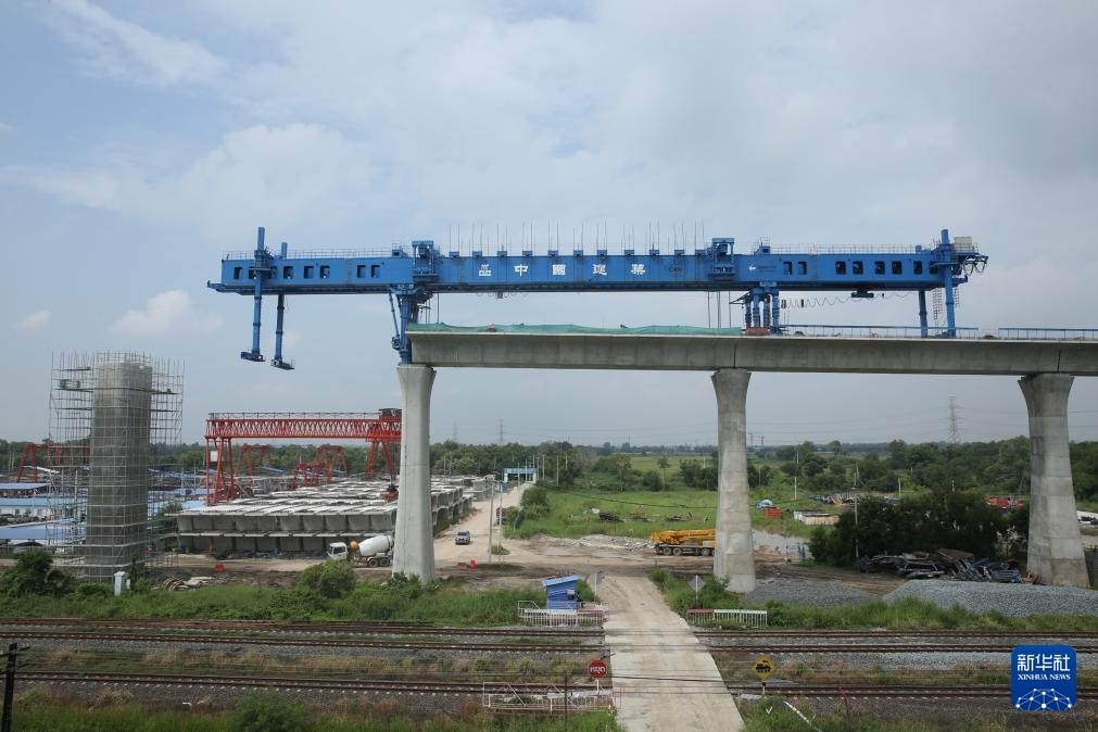 這是10月11日拍攝的位于泰國大城府的中泰高鐵項目4-3標段施工現(xiàn)場。新華社記者 孫瑋彤 攝
