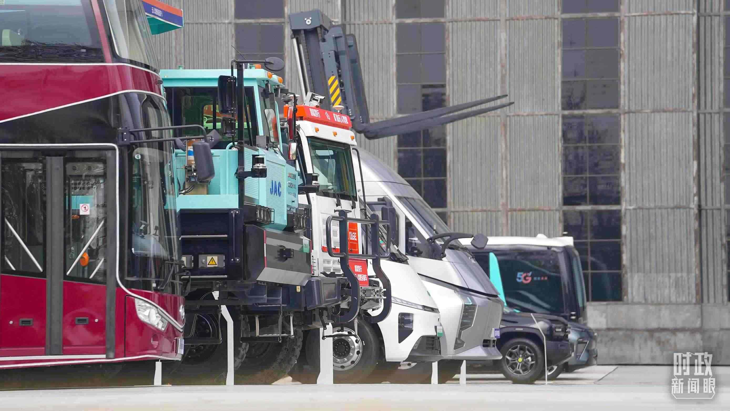 △安徽省重大科技創(chuàng)新成果集中展示展出的新能源汽車。（總臺央視記者金雨秋拍攝）