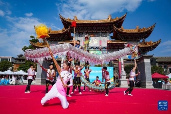 10月19日，四川師范大學(xué)舞龍隊(duì)在傳統(tǒng)舞龍項(xiàng)目中比賽，最終他們獲得該項(xiàng)目銀獎(jiǎng)。