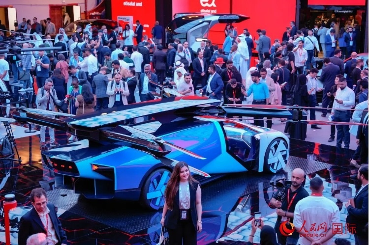 小鵬匯天陸空一體式飛行汽車備受關注。人民網(wǎng) 塔里克·易卜拉欣攝