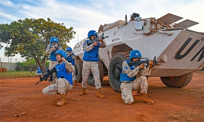 保持防衛(wèi)警戒。孫千攝