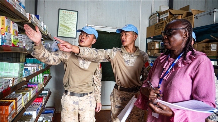 核查儲存藥品。王軍杰攝