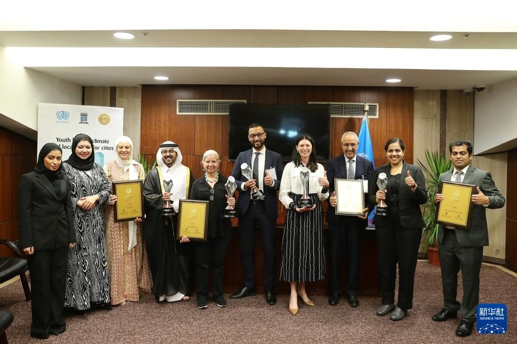10月31日，在埃及亞歷山大，獲得第二屆全球可持續(xù)發(fā)展城市獎(jiǎng)（上海獎(jiǎng)）的城市代表合影。新華社記者 王東震 攝
