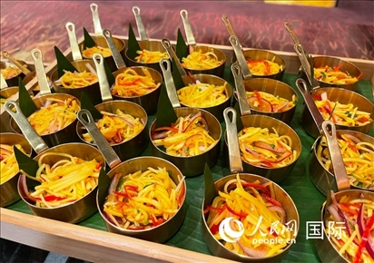 馬來西亞美食節(jié)現(xiàn)場(chǎng)準(zhǔn)備的美食。人民網(wǎng) 王婧攝