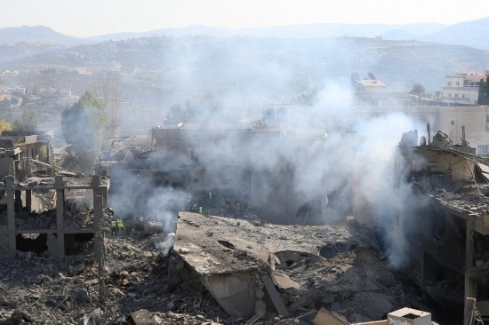 這是10月16日在黎巴嫩南部城鎮(zhèn)加納拍攝的遭摧毀的建筑。新華社發(fā)（阿里·哈希紹攝）