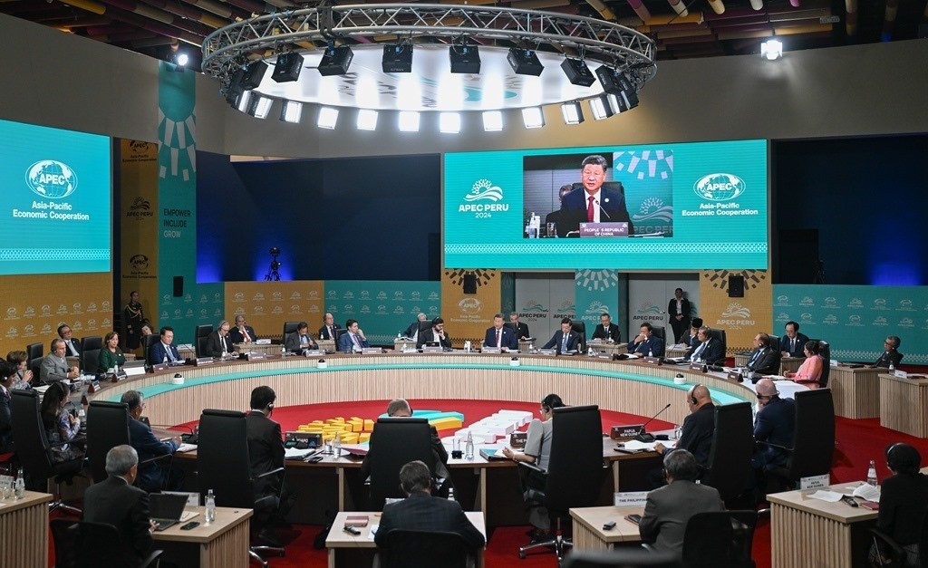 當(dāng)?shù)貢r(shí)間11月16日上午，亞太經(jīng)合組織第三十一次領(lǐng)導(dǎo)人非正式會議在秘魯利馬會議中心舉行。國家主席習(xí)近平出席會議并發(fā)表題為《共擔(dān)時(shí)代責(zé)任 共促亞太發(fā)展》的重要講話。新華社記者 謝環(huán)馳 攝