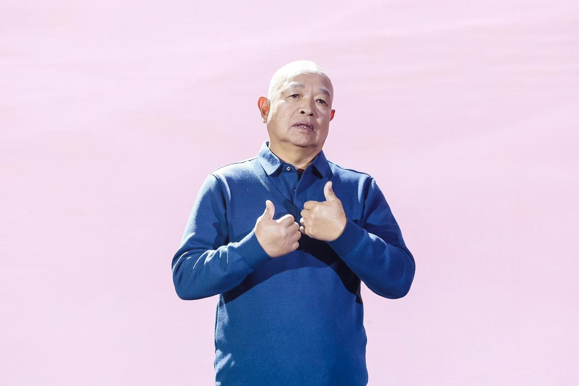 “山東好人”、煙臺市無聲洗車場經(jīng)理柳興濤。人民視頻供圖。